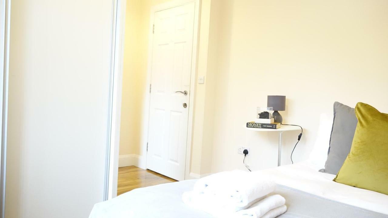 Heathrow Ensuite * Stanwell
